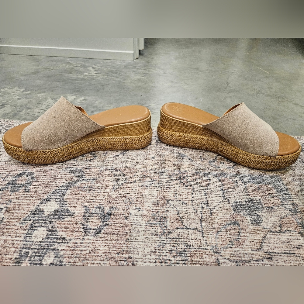 Sergio Rossi Suede Wedges - Picture 6 of 13
